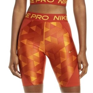 Nike X Serena Design-Crew geo print legging shorts in terracotta Size Medium